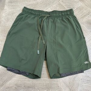 ALO Yoga Men's Green Shorts